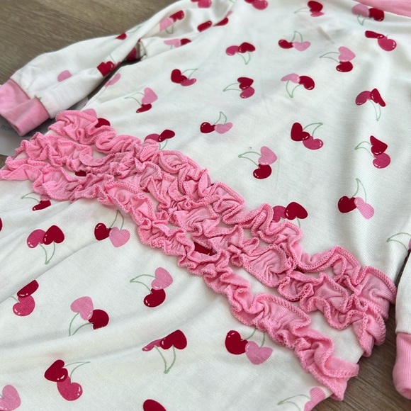 ❤️ Milkberry Baby Girl Bamboo Cherry Hearts Sleeper Footie 3-6 months - Picture 8 of 8